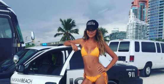 Sandra Kubicka policjantką w bikini